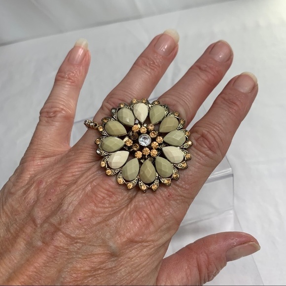 Pair of Rings Beaded Stretch Flower Ring & Acrylic Band-Cream/Green/Gold - Picture 6 of 8